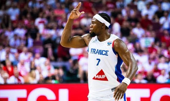 国家队生涯新高！亚布塞莱三分12中6狂砍36分6篮板